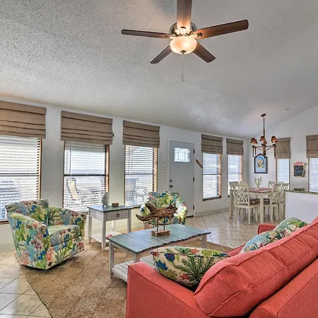 Galveston Beachfront House With Deck And Ocean Views!